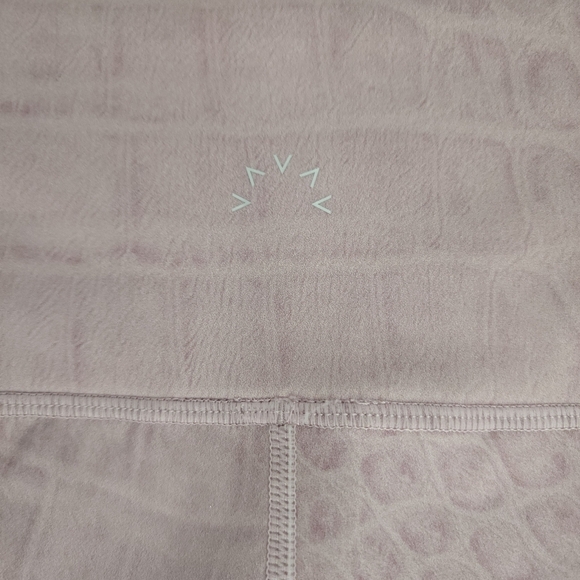 Varley Alligator Print Leggings in Light Pink XS - Picture 3 of 7